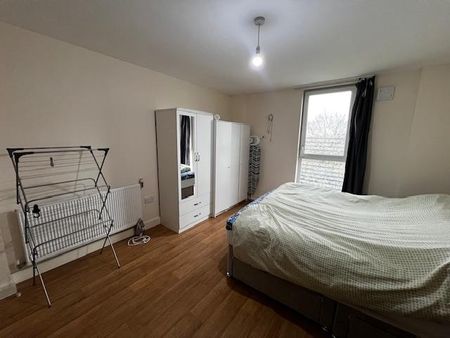 1 bedroom in a house share to rent - Photo 3