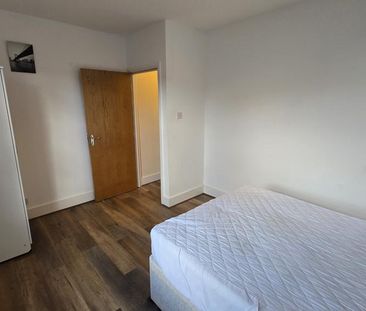 3 bedroom flat to rent - Photo 2