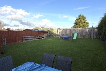 2 bedroom semi-detached house to rent - Photo 4