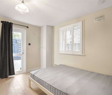 One bedroom flat within a period conversion with private garden. - Photo 6