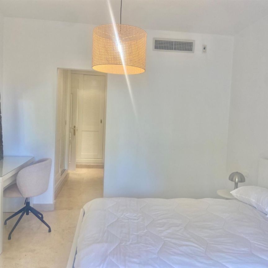 Piso de alquiler en Avenida Piedramar, 1, Nagüeles Alto - Photo 1