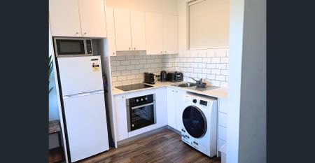 1 Bedroom Apartment With City Views And Large Balcony - Photo 3