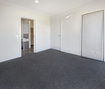 Modern Family Living in Prime Truganina Location! - Photo 6