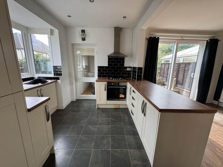 3 bedroom semi-detached house to rent - Photo 5