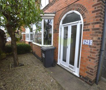 4 bedroom semi-detached house to rent - Photo 5