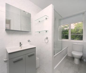 3 bedroom flat to rent - Photo 5