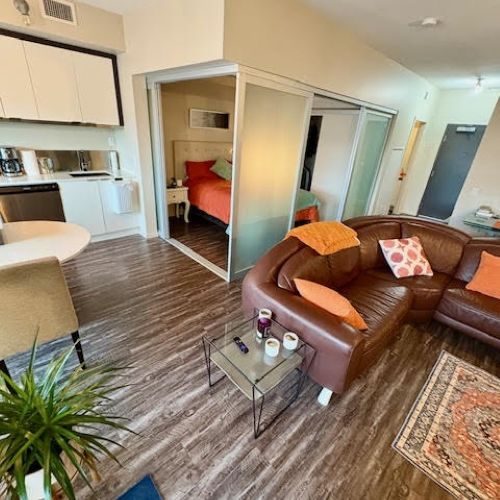 Sole on St. Paul – Great Location - Photo 1