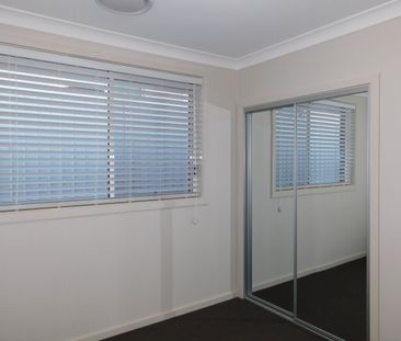 Modern Family Home - Photo 2