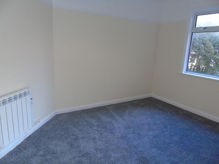 2 bedroom ground floor flat to rent - Photo 2