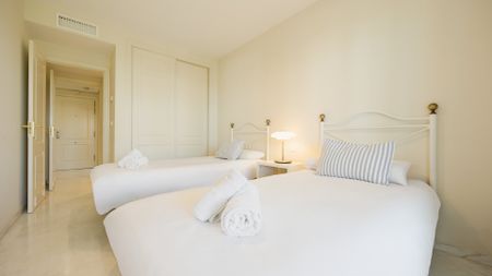 Beachside holiday apartment Marbella East with 2 bedrooms, communal pools and south-facing terrace - Photo 4