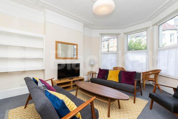 Aranged over 2 floors in a zone 1 location in Bloomsbury - Photo 1