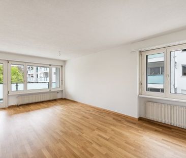 central city apartment with balcony - Photo 2