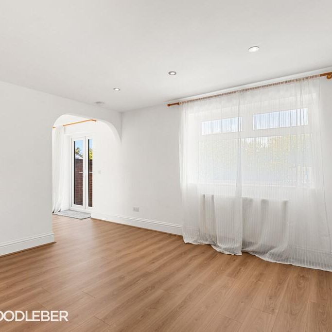 3 bedroom semi-detached bungalow to rent - Photo 1