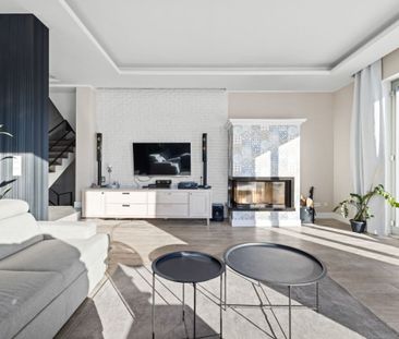 Duży dom wolnostojący z prywatnym stawem - Zdjęcie 1