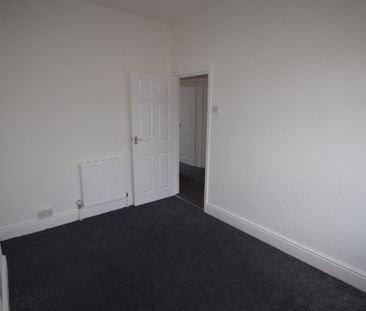 To Let 3 Bed Mid Terraced House - Photo 4