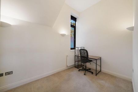 3 bedroom flat to rent - Photo 2