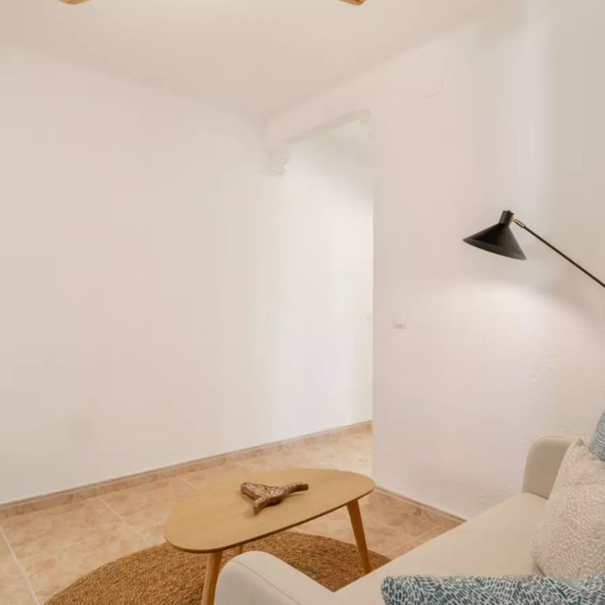 Room in a shared 3-bedroom apartment for rent in el Carmel, all bills included - Foto 1