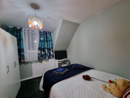3 Bed Semi-Detached House, Richardson Road, LS9 - Photo 4