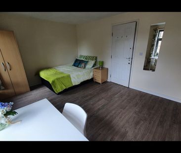 4 Bed Terraced House, Nazareth Road, NG7 - Photo 3