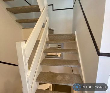 3 bedroom end of terrace house to rent - Photo 3