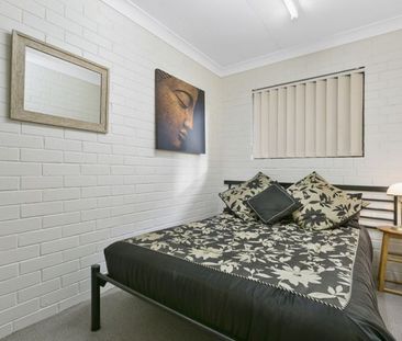 THREE BEDROOM TOWNHOUSE IN SOUGHT AFTER LOCATION - Photo 2