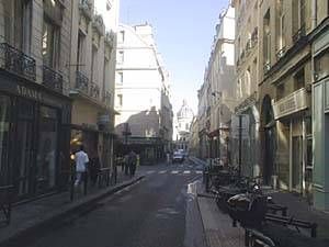 Logement à Paris, Location meublée - Photo 2