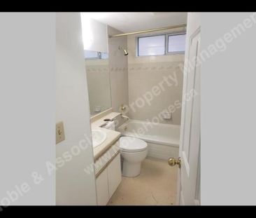 1XXX East Broadway 207 Vancouver - Photo 2