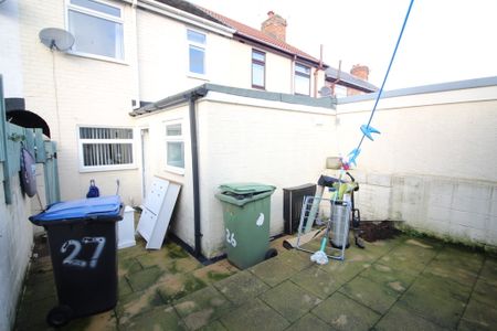 3 Bedroom Mid Terraced House - Photo 4