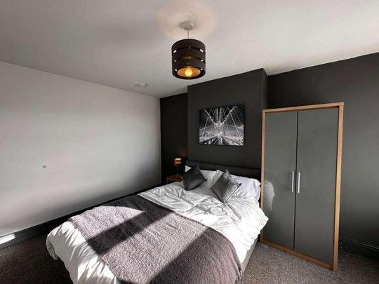 Park Street, Grimsby, DN32 - Photo 1