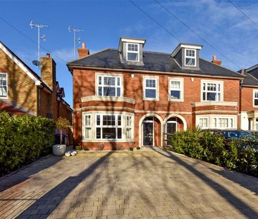 A beautifully designed and specified five bedroom semi-detached exe... - Photo 1