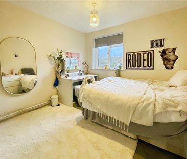 Nightingale Shott, Egham, Surrey, TW20 9SU - Photo 3