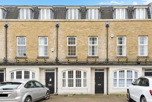 St. Martins Lane, Beckenham BR3 - Photo 1