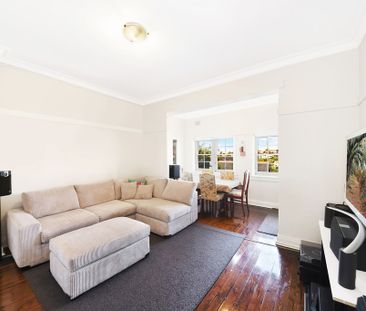 Gorgeous Views In Art-Deco Boutique Block - Photo 1