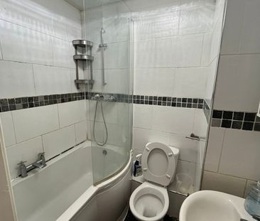 Room in a Shared House, Kelso Heights, LS3 - Photo 1