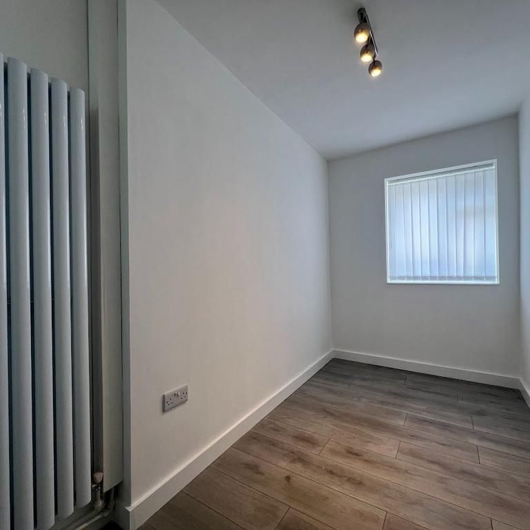 5 bedroom end of terrace house to rent - Photo 1