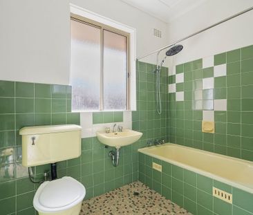 Coastal Convenience in the Heart of Cronulla - Photo 4