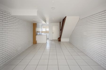 Charming 2 Bedroom Unit in the Heart of Bongaree! - Photo 4