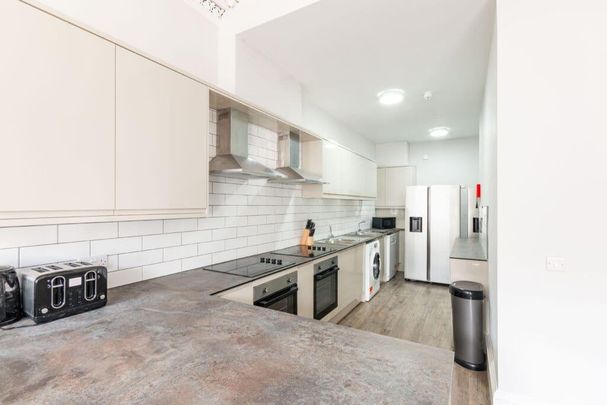 8 bedroom flat share to rent - Photo 1