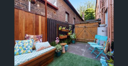 Snug St Kilda Apartment with Private Courtyard - SHORT TERM LEASES AVAILABLE - Photo 4