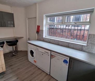 5 bedroom terraced house to rent - Photo 5