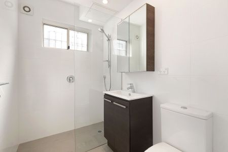 RENOVATED APARTMENT IN CONVENIENT POSITION - Photo 4