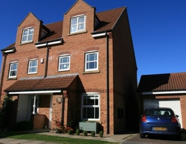 Windsor Close, Brough, East Yorkshire - Photo 1