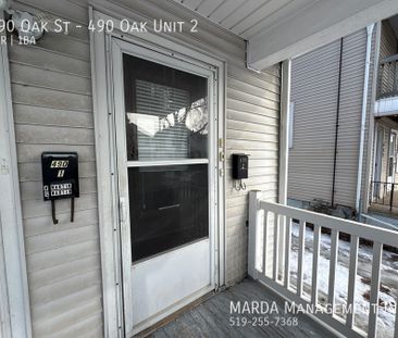 SPACIOUS 1-BEDROOM/1-BATH APARTMENT ON SECOND FLOOR-UTILITIES INCLUDED - Photo 2