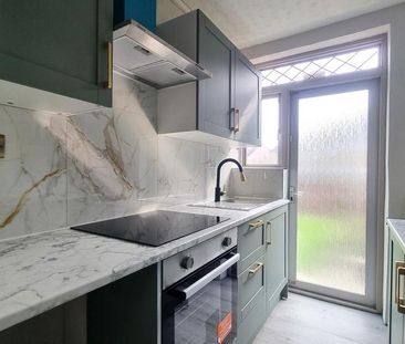 2 bedroom semi-detached house to rent - Photo 4