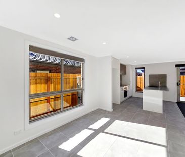 Conveniently located 3 bedroom Home - Photo 1