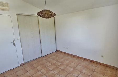 Location Appartement 4 pièces 92m² ST PAUL 97434 - Photo 2