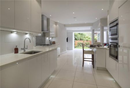 4 bedroom terraced house to rent - Photo 4