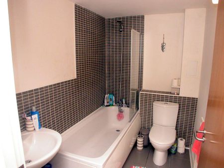 2 bedroom ground floor flat to rent - Photo 5