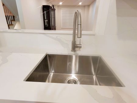 For Lease - 50 Beresford Drive, Richmond Hill, Ontario - Photo 4