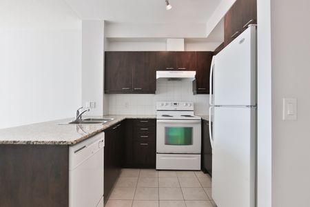 1 Bedroom + Den - Photo 2